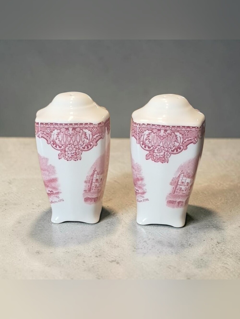 Vintage Old Britain Castles Salt & Pepper Shakers - Picture 4 of 6